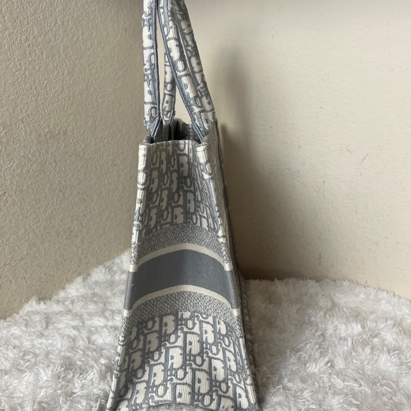 Christian Dior Oblique Jacquard Book Tote Medium - Picture 3 of 8